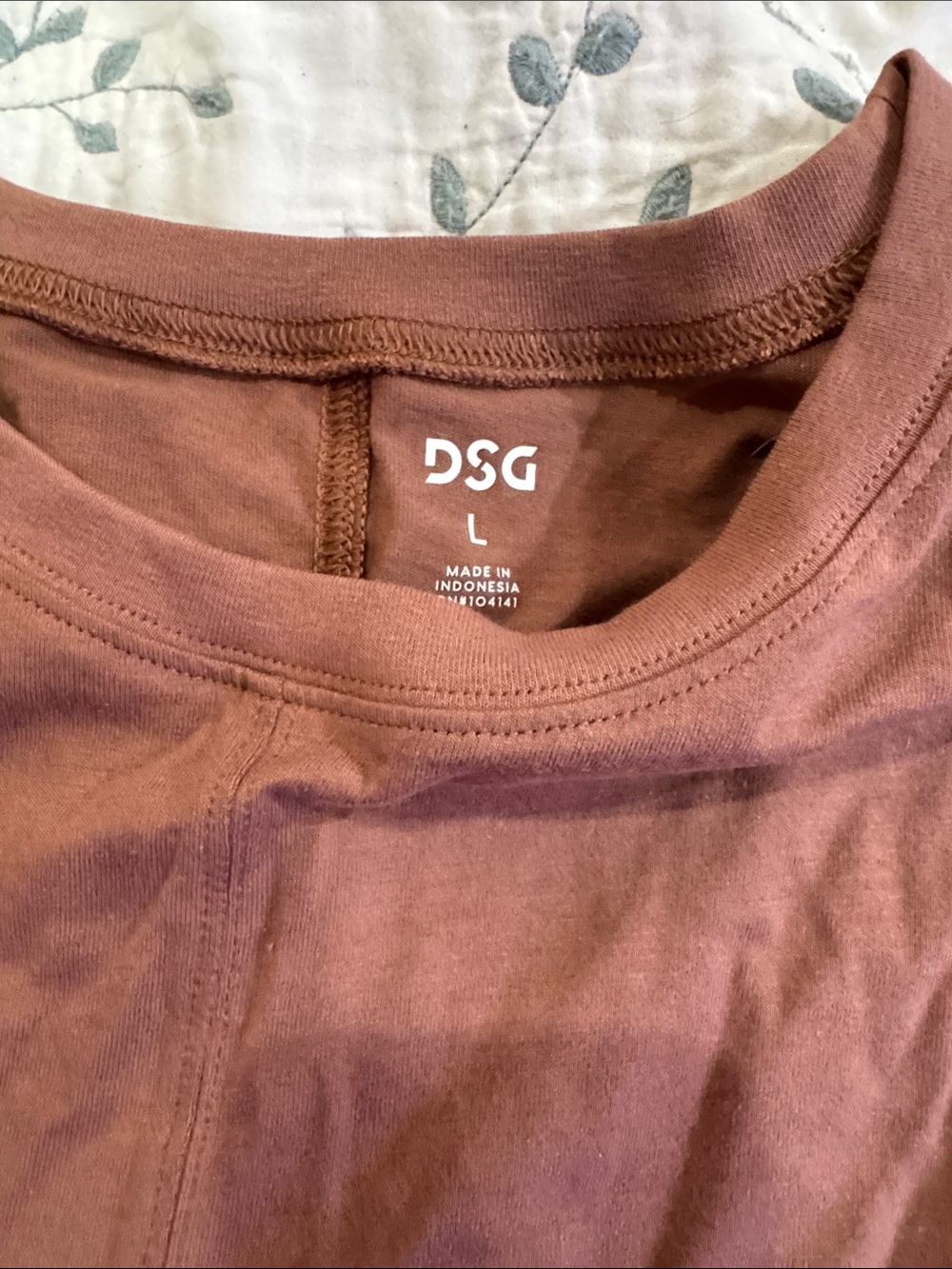 DSG Brown Ruched-Side Crop Tee - Picture 2 of 7